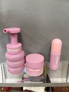 Women's Pink Skincare Set – Hydrating Cream & Serum